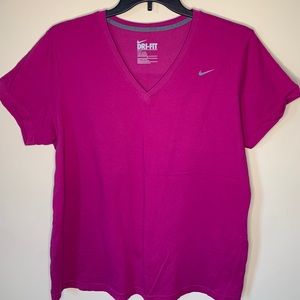 Nike Women’s Plus v-neck T-shirt